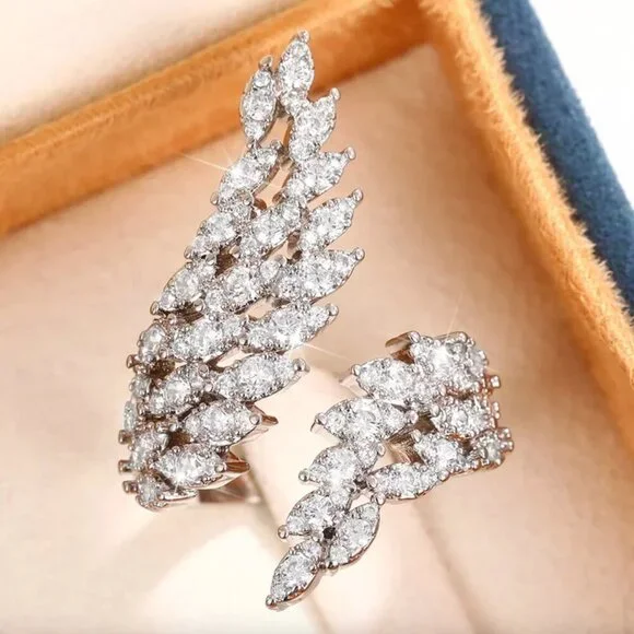NEW 18k White Gold Diamond Ring Large Statement Wings Ring